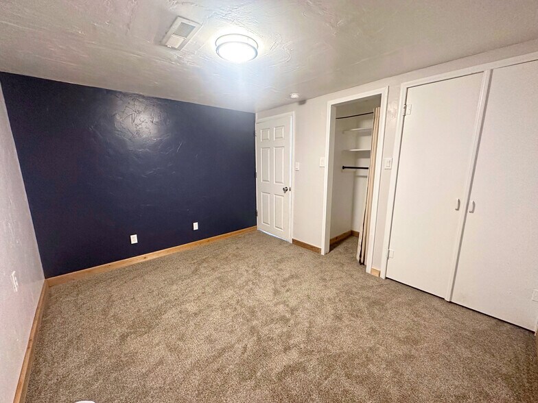 Building Photo - 435 Kiesel Ave