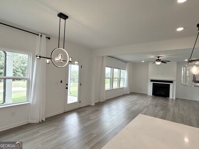 Building Photo - 207 Foxhill Dr