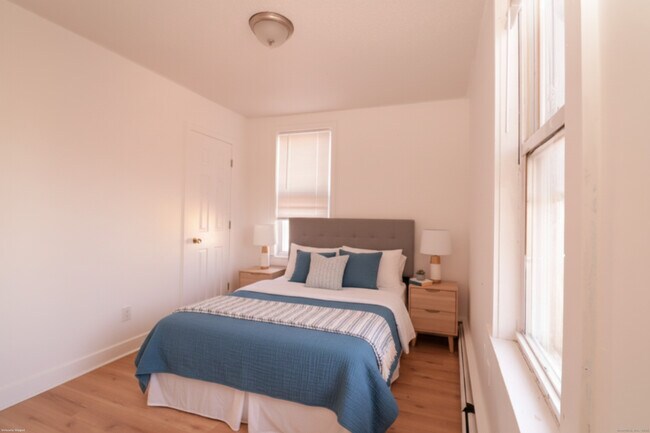 Building Photo - 117 Lamberton St