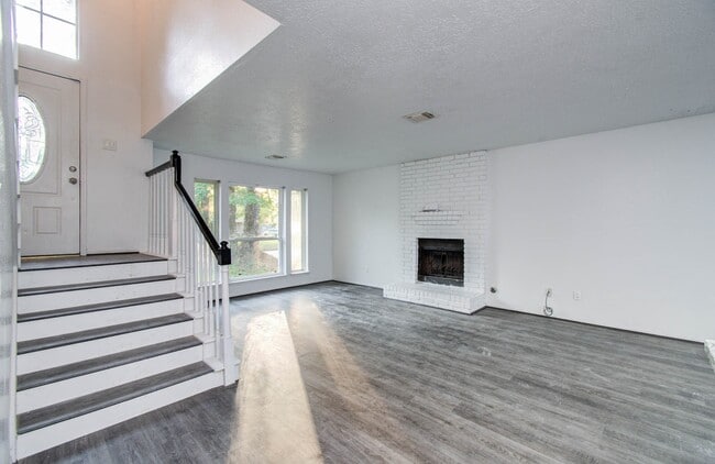 Building Photo - 5006 Village Springs Dr