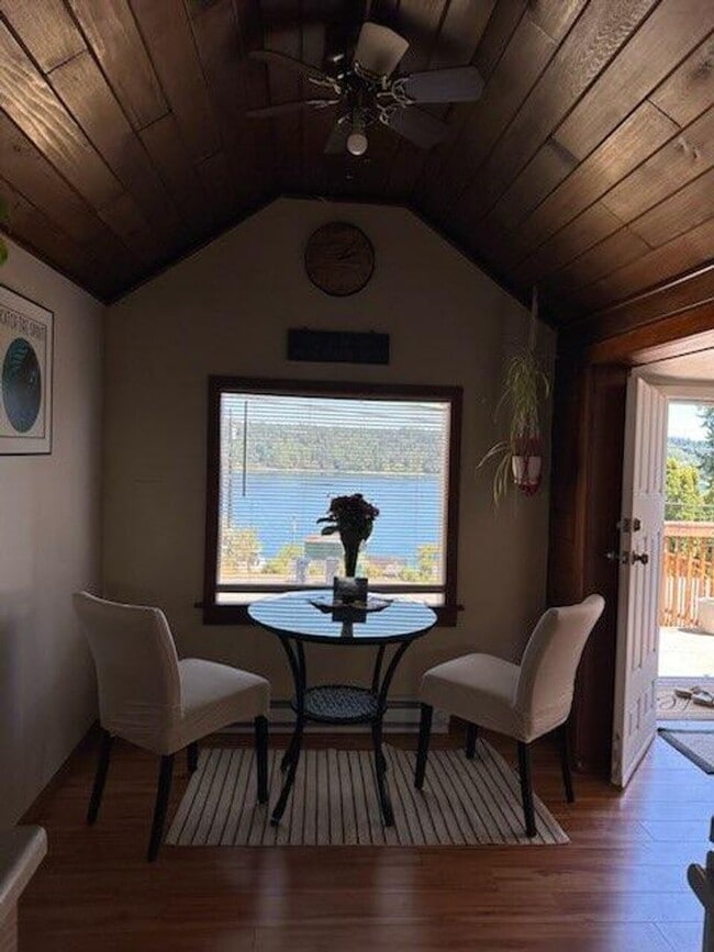 Building Photo - Water View Cabin in Iilahee - Fully Furnished