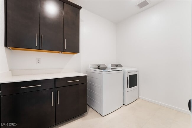 Building Photo - 1049 Strada Tortona