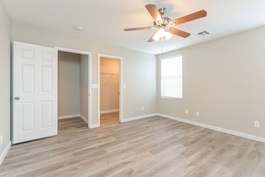 Building Photo - 10931 Colour Magic St