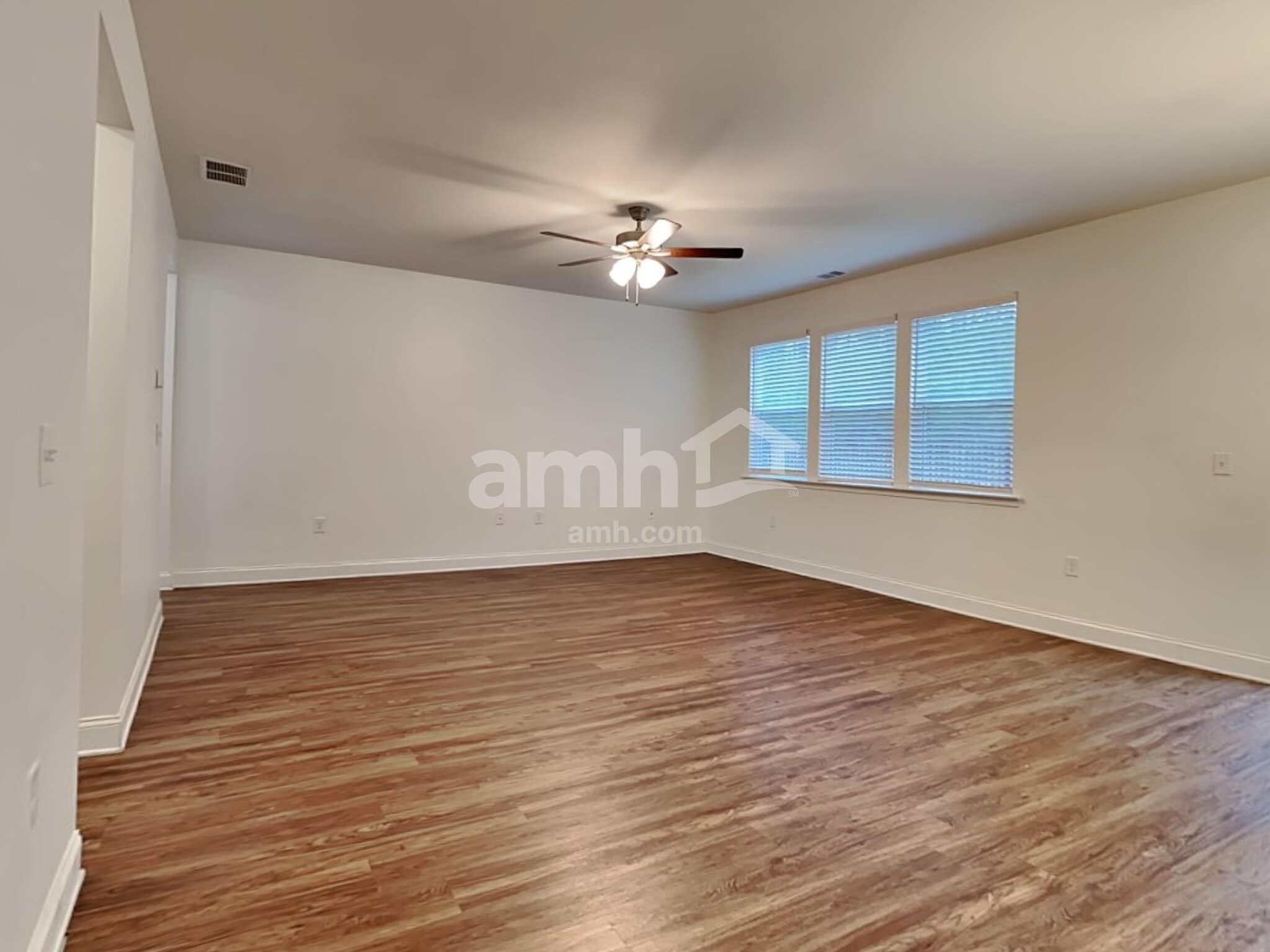 Building Photo - 104 Fairway Dr