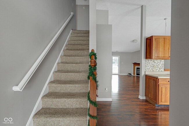 Building Photo - 6318 Pickwick Ct