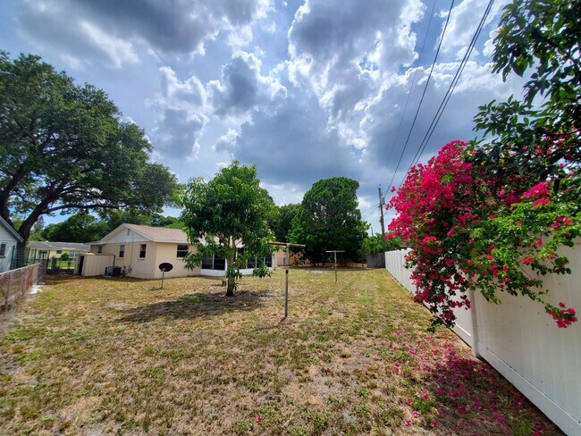 Building Photo - Three bedroom one and a half bathroom house with large yard space