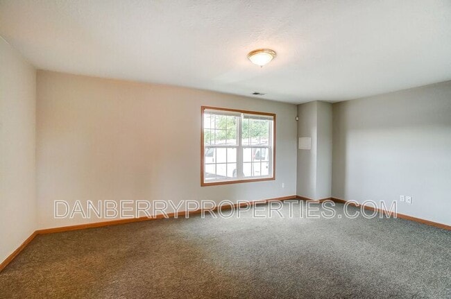 Building Photo - 1101 N Byrne Rd