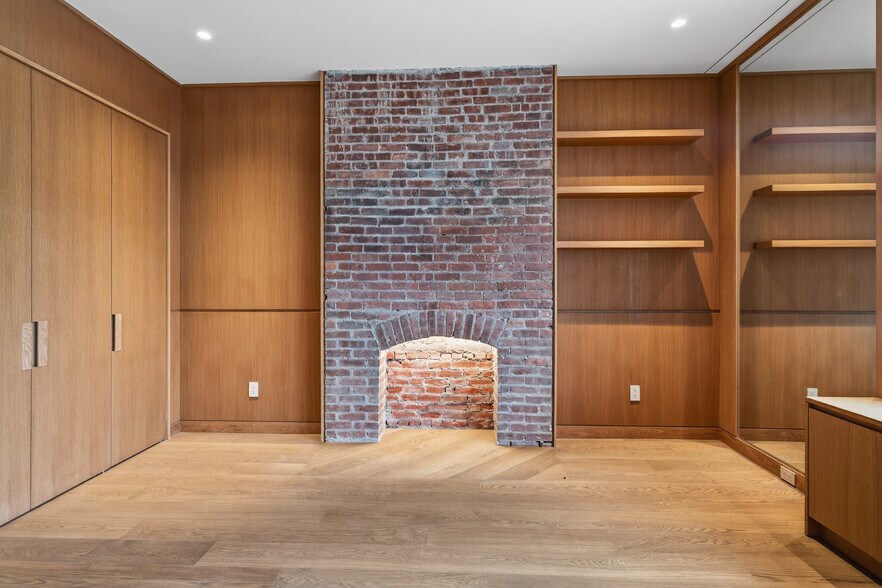 Building Photo - 316 Wall St