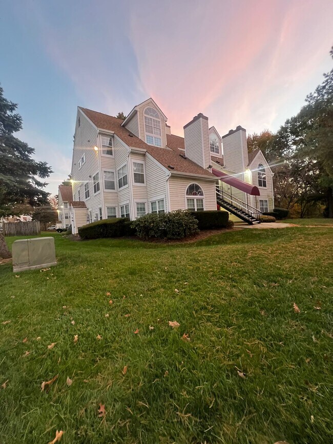 Building Photo - 10421 Beacon Ridge Dr