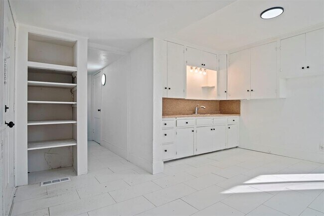 Building Photo - 609 SW 30th St