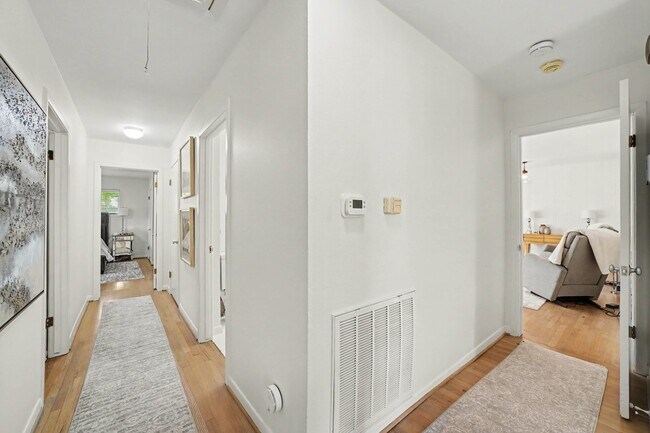 Building Photo - 6267 Chevy Chase Dr