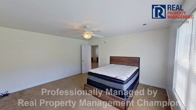 Building Photo - 3 BD/ 2.5 BA Home with Bonus Room, Attache...