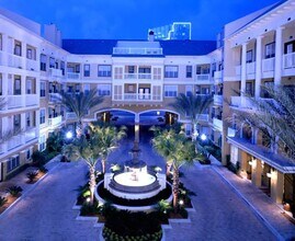 Building Photo - $600 Deposit* Beautiful 2/2 with pool view...