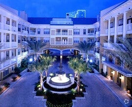 Building Photo - $600 Deposit* Beautiful 2/2 with pool view...