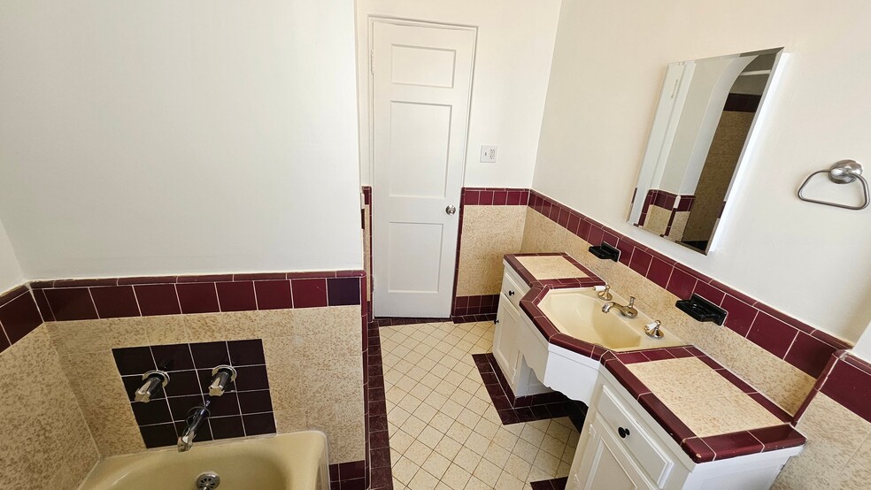 Building Photo - 355 Cochran Ave