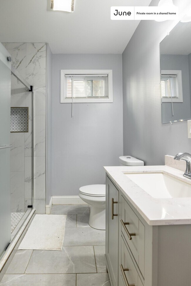 Building Photo - Room in Shared 4 bed/1 bath home