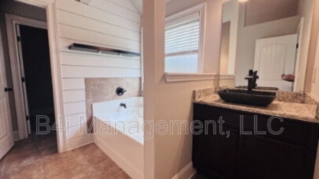 Building Photo - 3025 Bridgehaven Ct