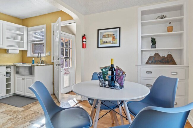 Building Photo - 1815 W Idaho St