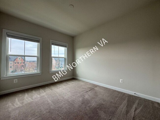 Building Photo - 43339 Stadium Ter