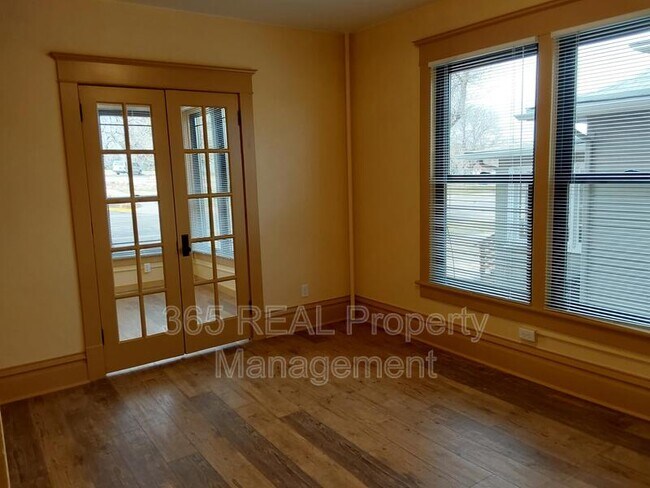 Building Photo - 2018 10th Ave