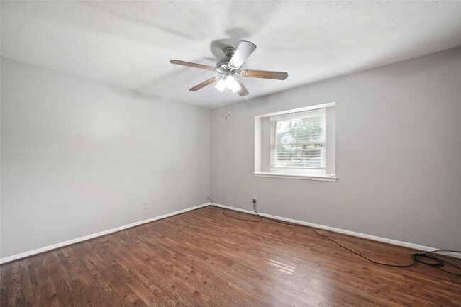 Building Photo - 28914 Pine Hill Dr