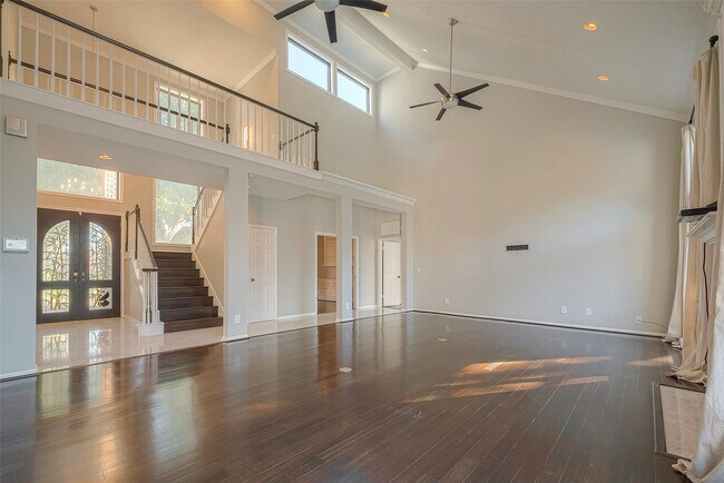 Building Photo - 15714 Sylvan Lake Dr