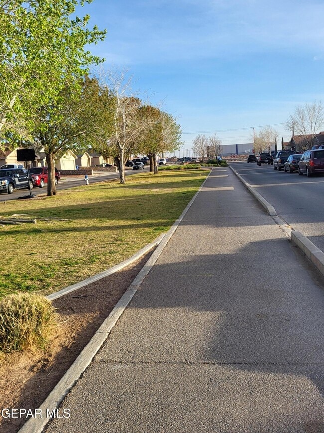 Building Photo - 1733 Shreya St