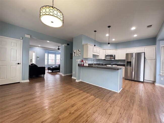 Building Photo - 5495 Hampton Ct