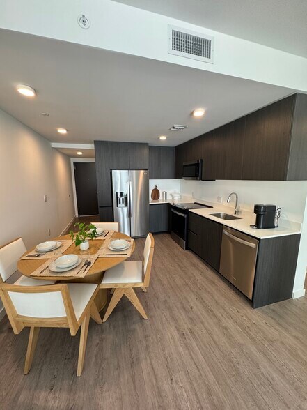 Building Photo - 119 NE 20th St