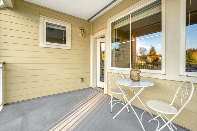 Building Photo - Charming 1 Bedroom Sammamish Condo