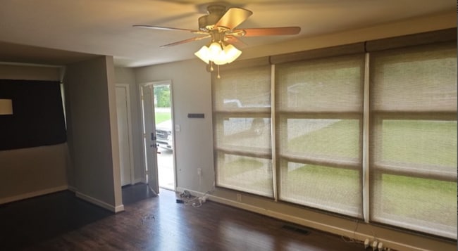Building Photo - START BOOKING YOUR SHOWING!! MOVE IN READY...