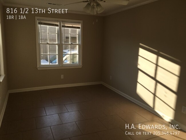 Building Photo - 816 1/2 13th Street-
