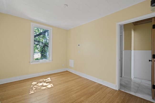 Building Photo - 6 Rademan Pl