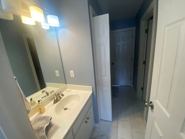 Building Photo - Suite A Main Level