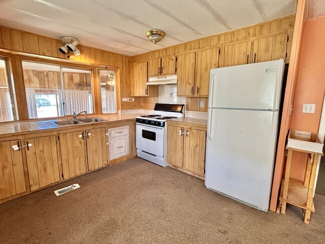 Building Photo - Unfurnished 2 Bedroom Manufactured Home in Barefoot Bay Available Now!