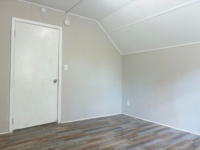 Building Photo - 1204 Asheboro St