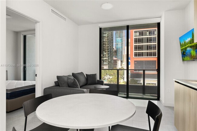 Building Photo - 121 NE 5th St