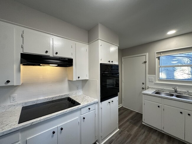 Building Photo - 3702 Sabine Ave