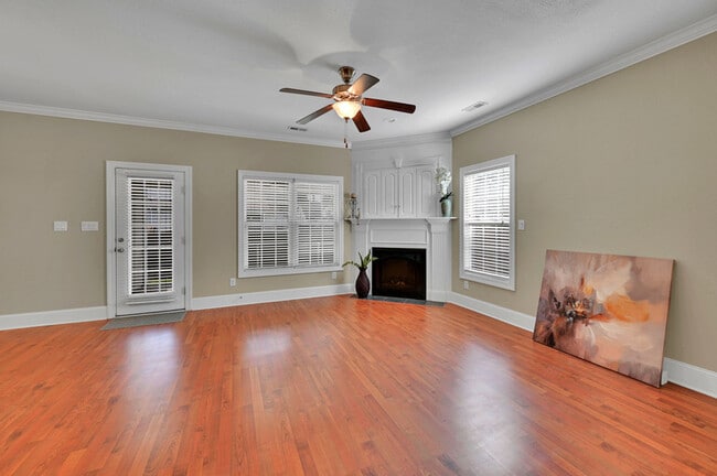 Building Photo - 2401 Dovedale Ct