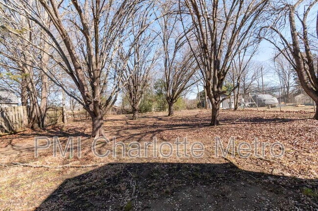 Building Photo - 3214 Old House Cir