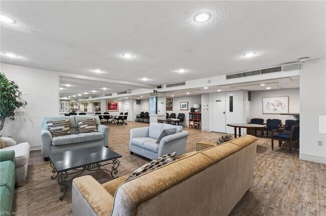 Building Photo - 3288 Page Ave