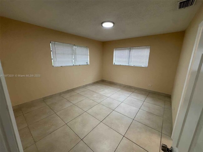 Building Photo - 1732 NE 158th St