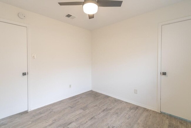 Building Photo - 5703 Shreveport Dr