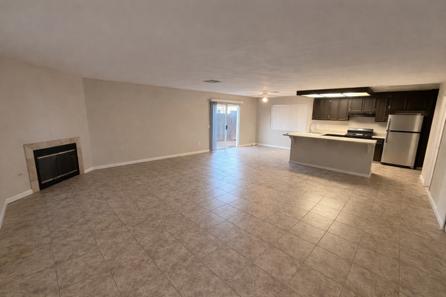 Building Photo - 3 Bedroom 2.5 Bathroom House in Imperial Beach