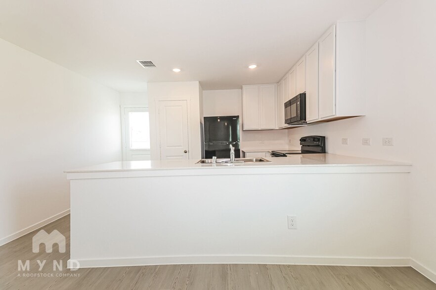 Building Photo - 1238 Basswood Dr