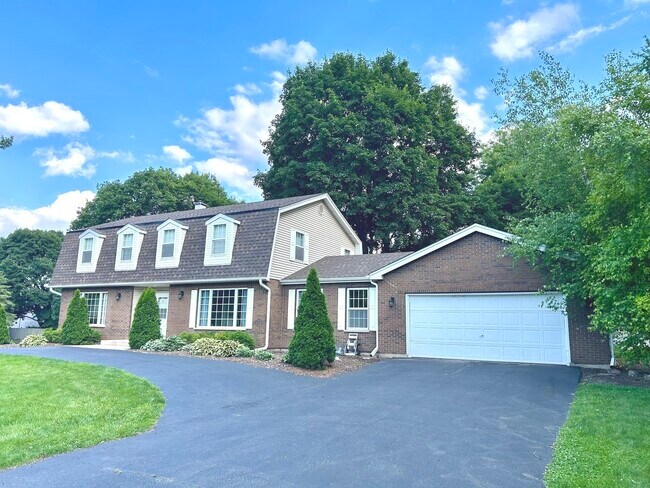 Building Photo - 10S450 Wind Jammer Ln