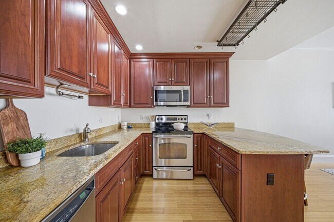 Building Photo - 55 Temple Pl
