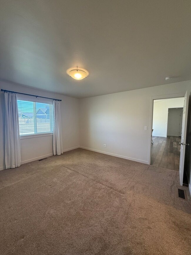Building Photo - 3 Bedroom, 2 Bathroom Single Family Home!
