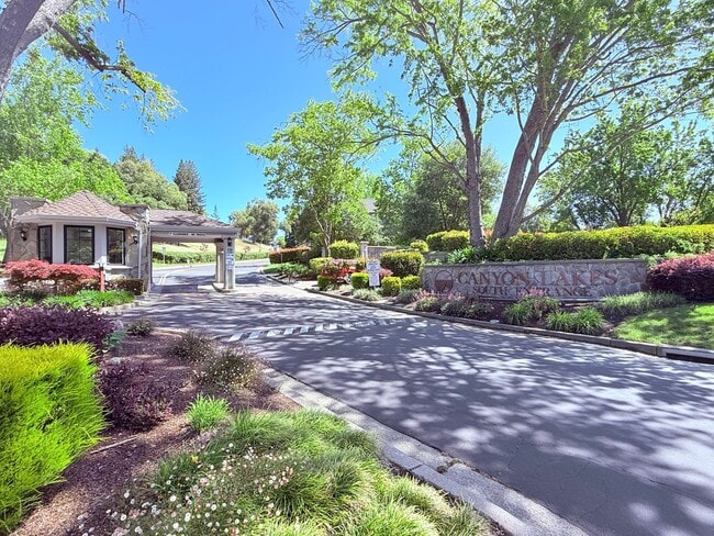 Building Photo - Charming and Move-in Ready, 3BD/2.5BA, Two-Story Townhome in Canyon Green at Canyon Lakes in San ...