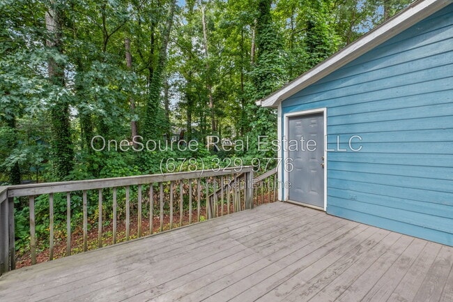 Building Photo - 2961 Lakemont Dr SW